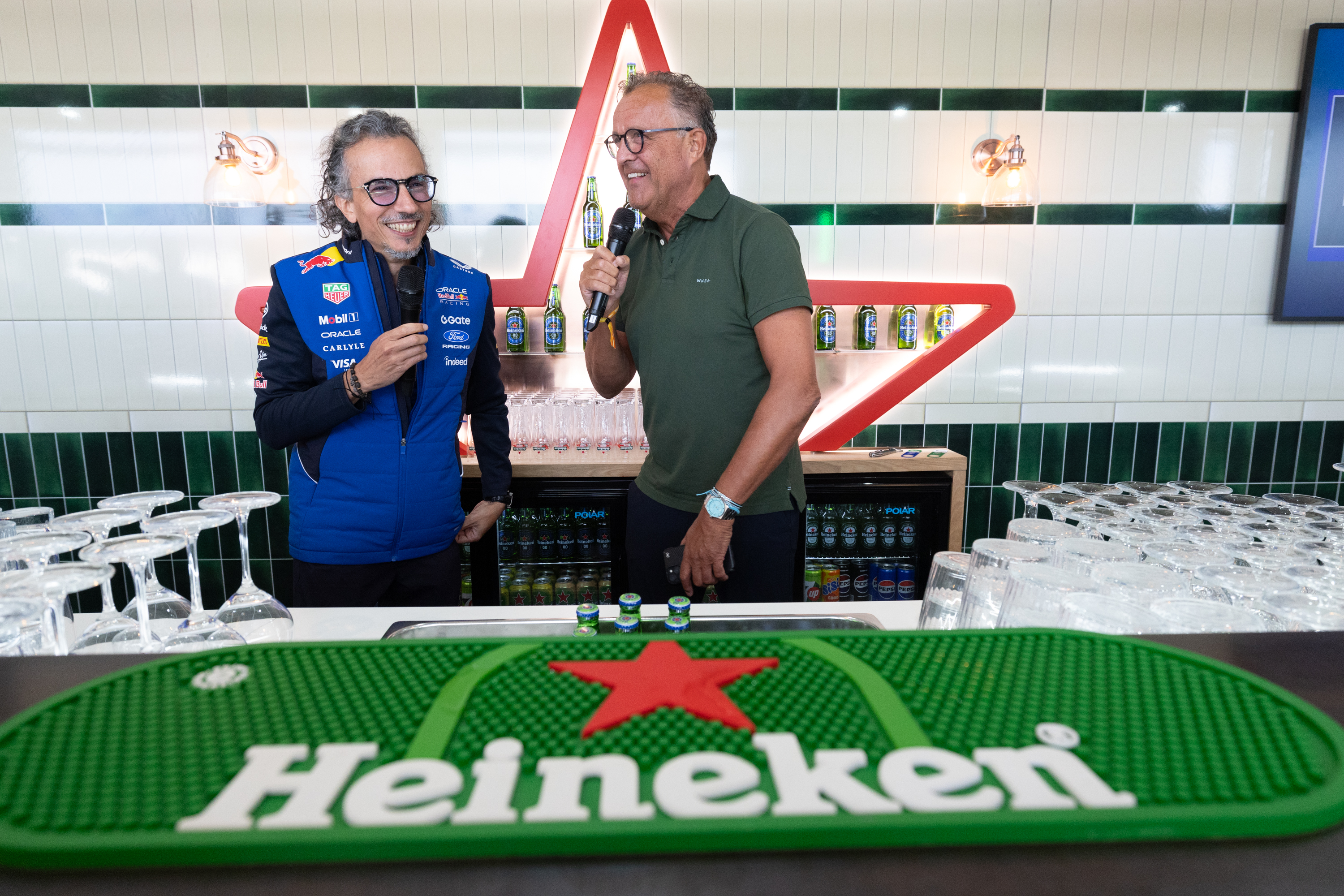 Jack Plooij interviewt Laurent Mekies in de paddock van Zandvoort